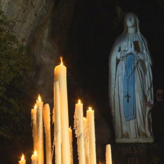 Cierge offert à Lourdes pour la guérison d'un malade