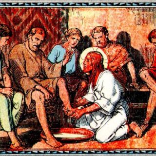 Les Apôtres sont assis. Jésus leur lave les pieds !