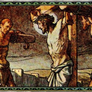 Jésus au milieu. À sa gauche et à sa droite, deux malfaiteurs sont crucifiés avec lui.